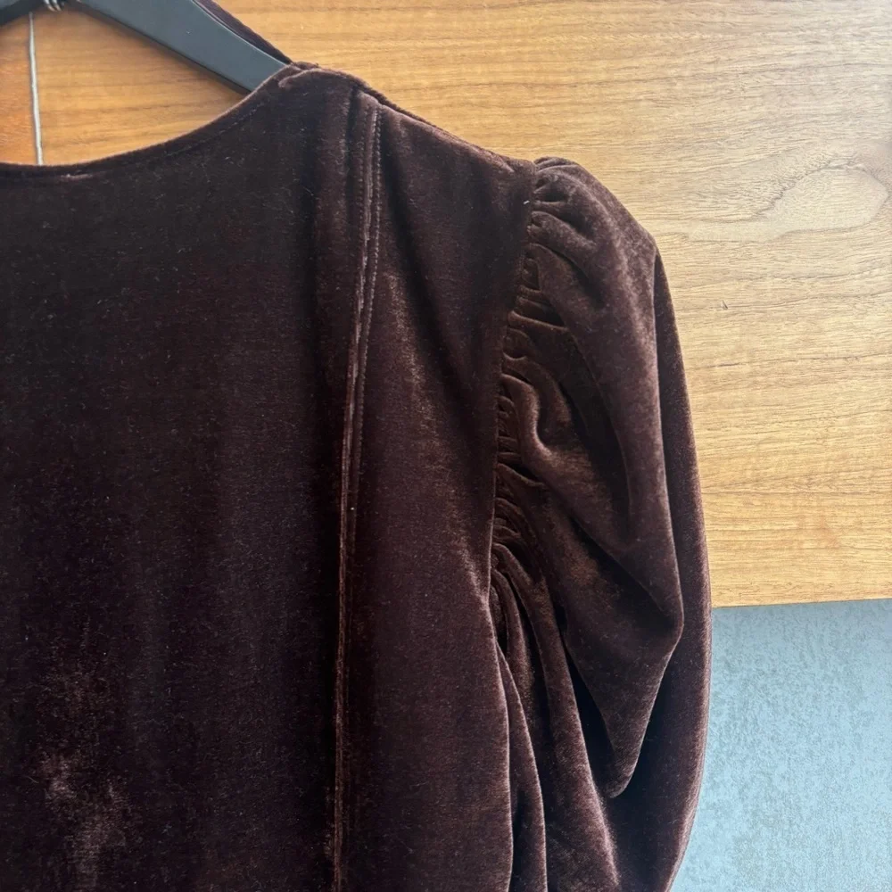 Free People Hold Me Puff Sleeve Brown Velvet Top, Size L